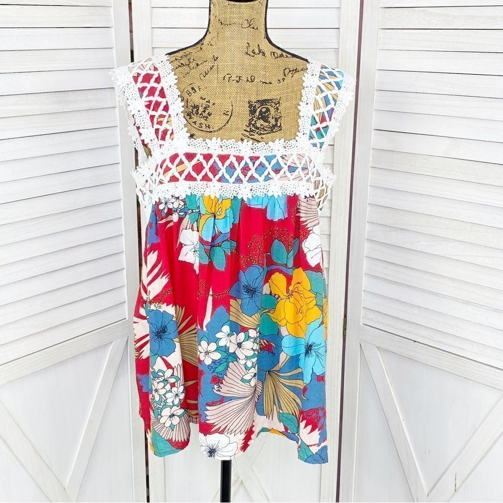 See and Be Seen Floral Crochet Neck Sleeveless Tank Top Red Multi Medium
